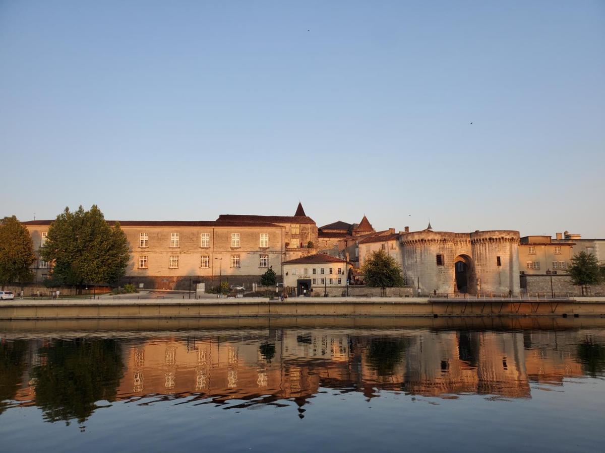 Logis Des Tourelles Bed and Breakfast Cognac Buitenkant foto