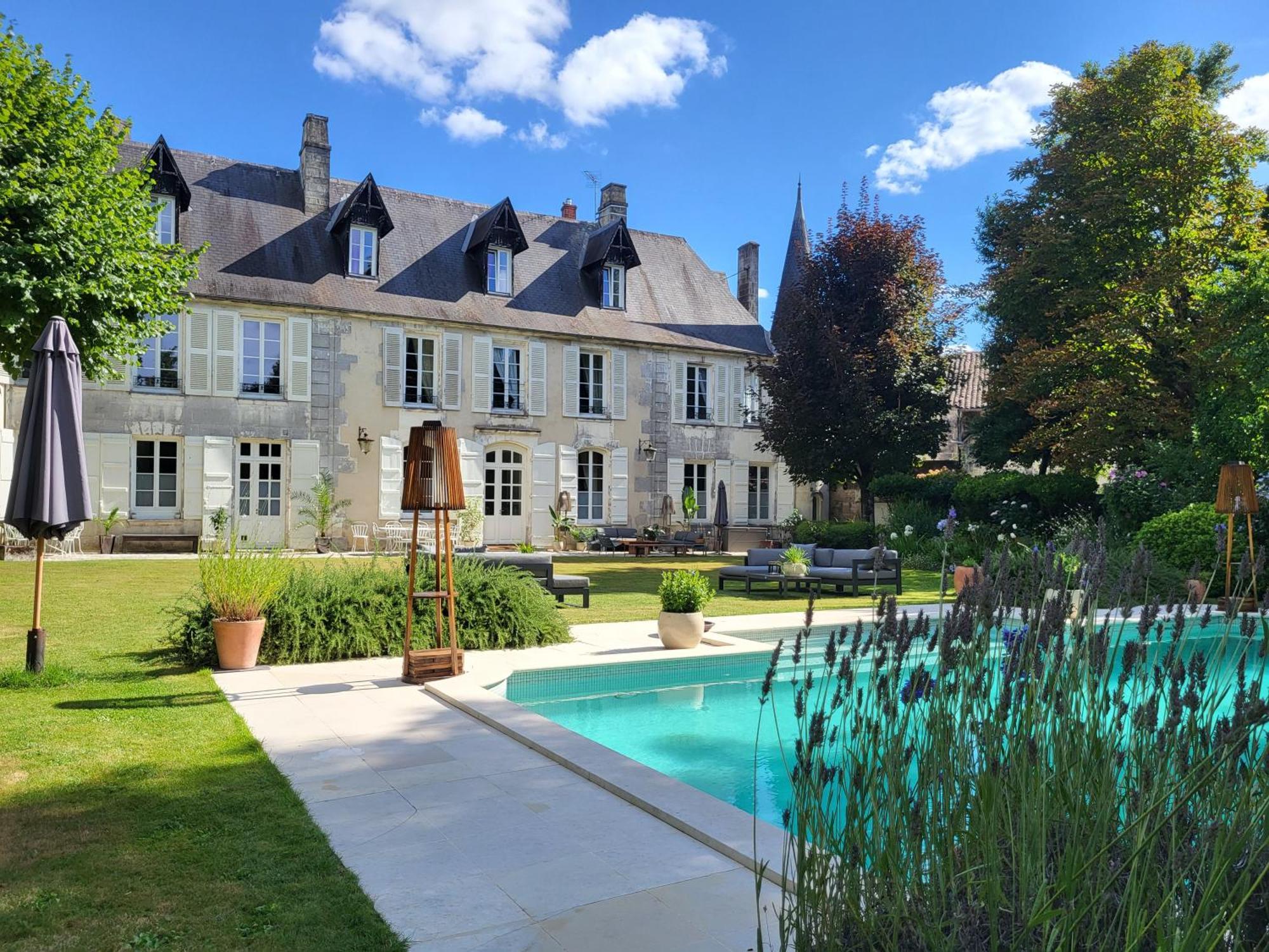 Logis Des Tourelles Bed and Breakfast Cognac Buitenkant foto