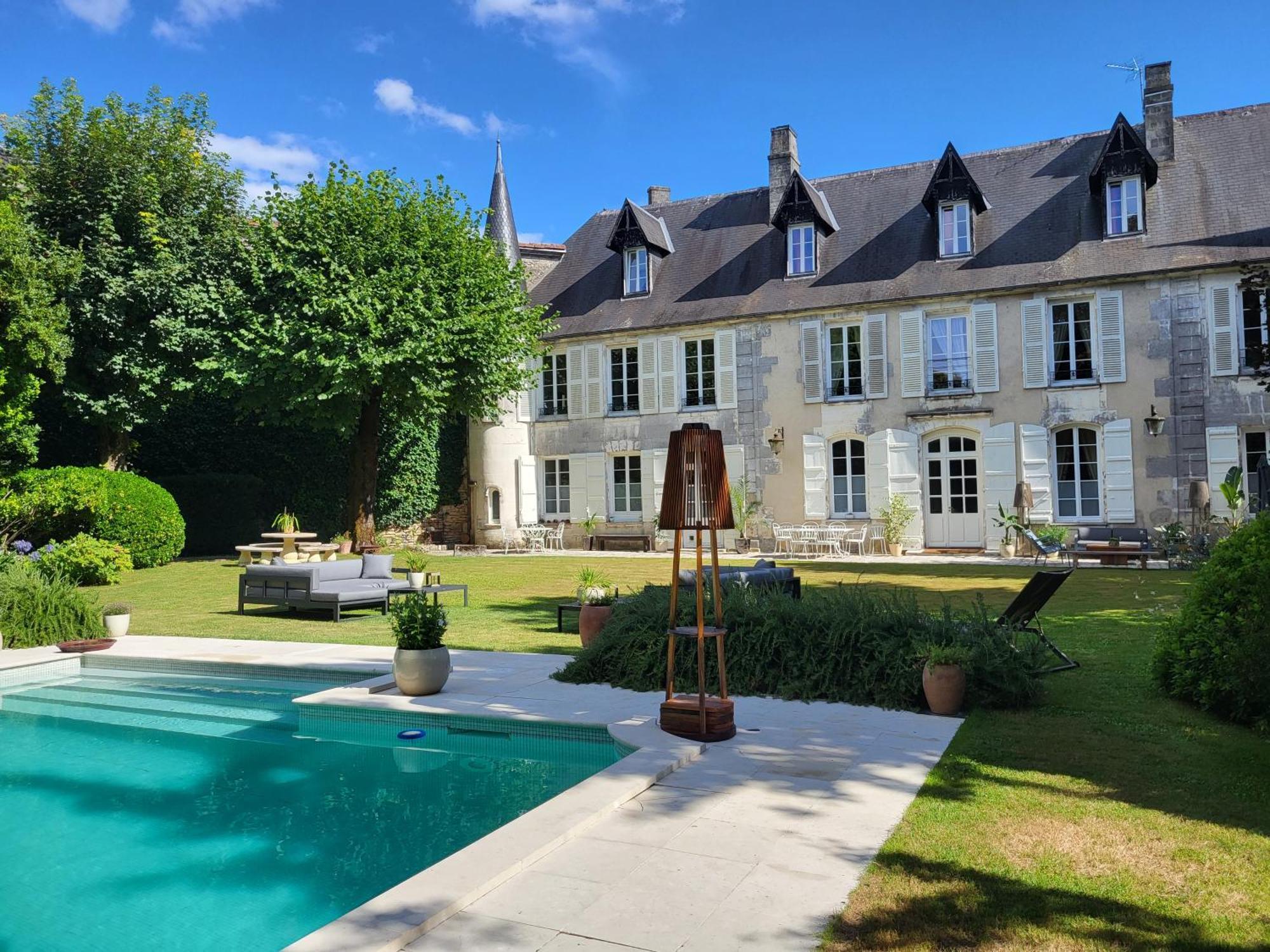 Logis Des Tourelles Bed and Breakfast Cognac Buitenkant foto